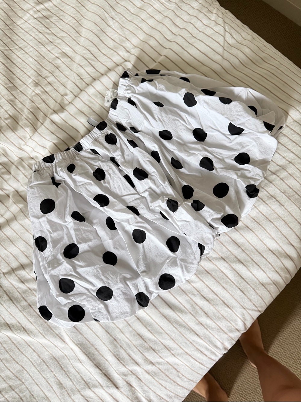 stradivarius White Skirt with Black Polka Dots L never used
